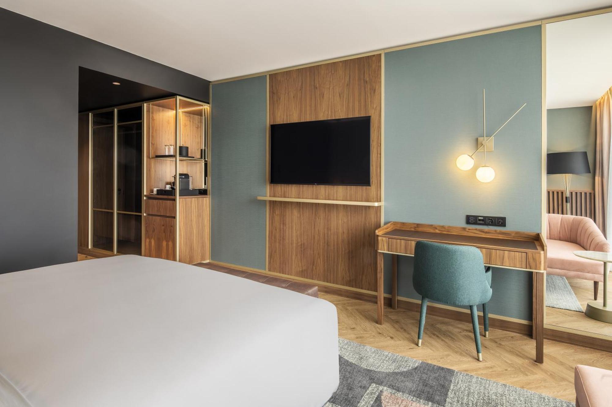 Deluxe Kamer met Kingsize Bed en Uitzicht op de Tuin