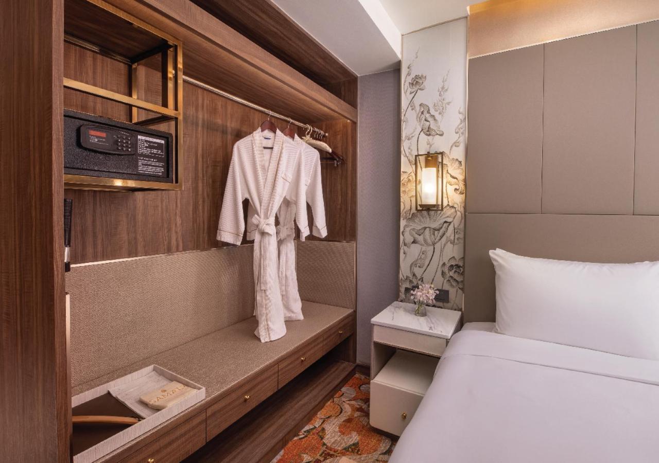 Deluxe Queen Room