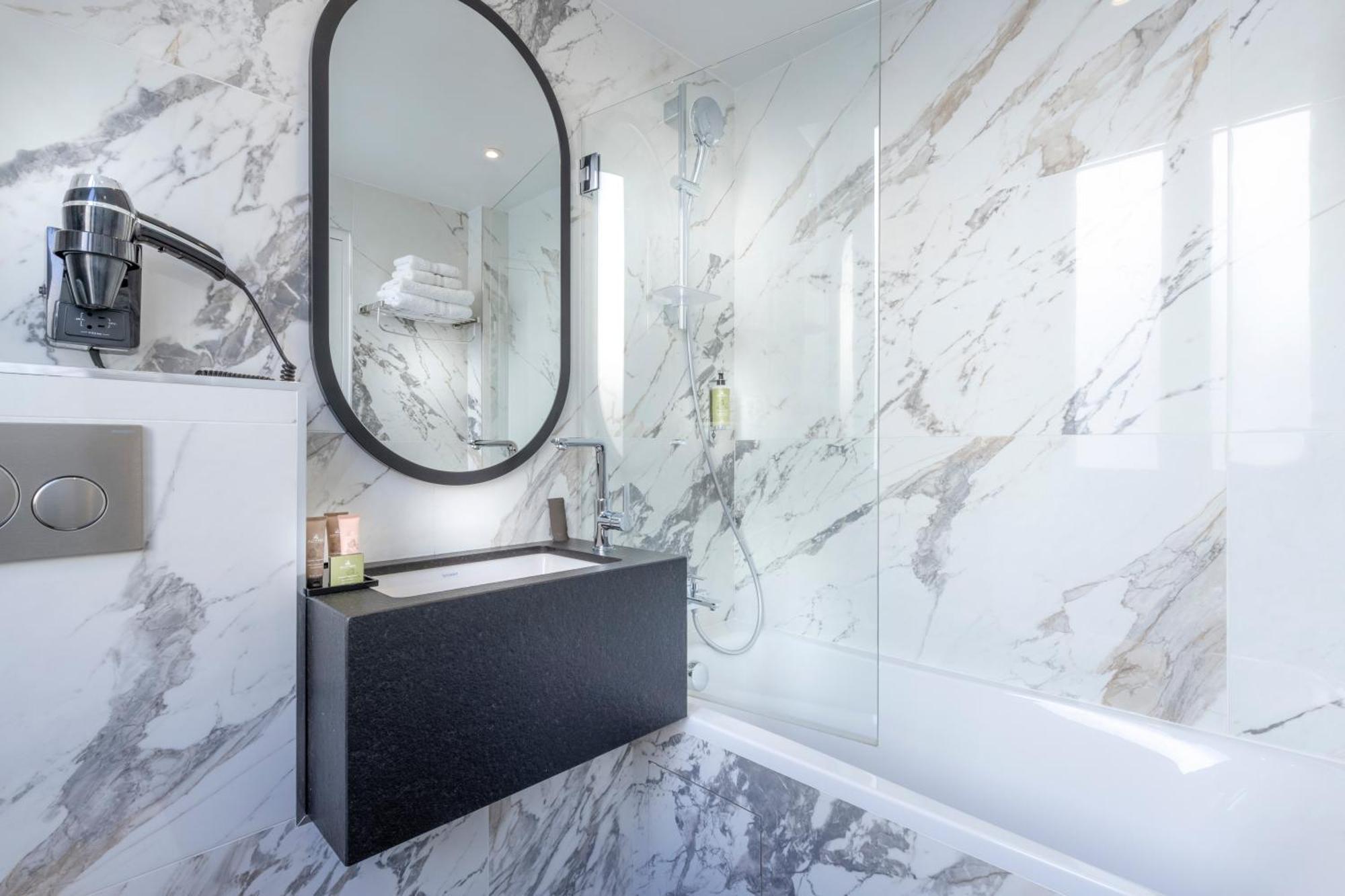 Superior Room Bath