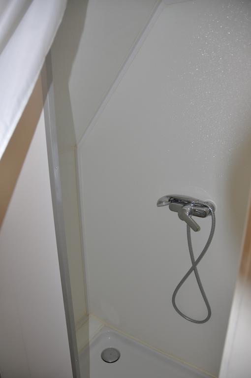 Tweepersoonskamer met Gedeelde Badkamer