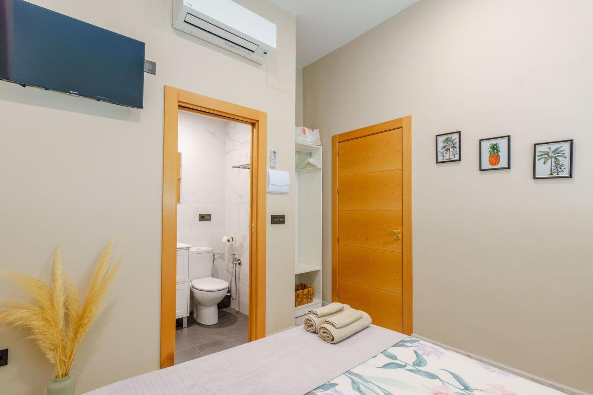 Double Room Private Bathroom
