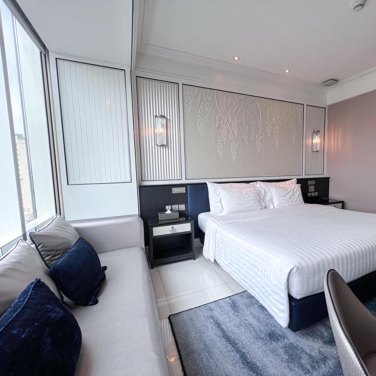 Signature Connecting Room