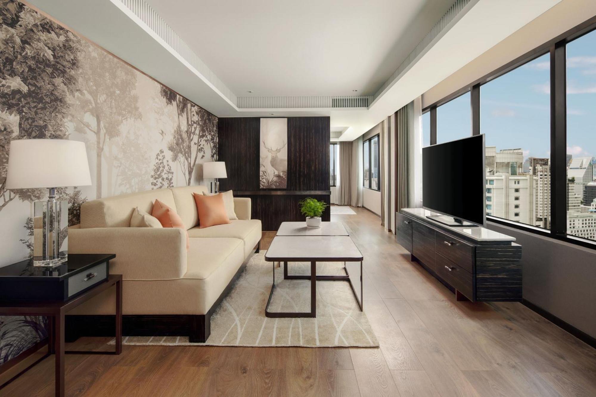 One-Bedroom Executive King Suite Lounge Access