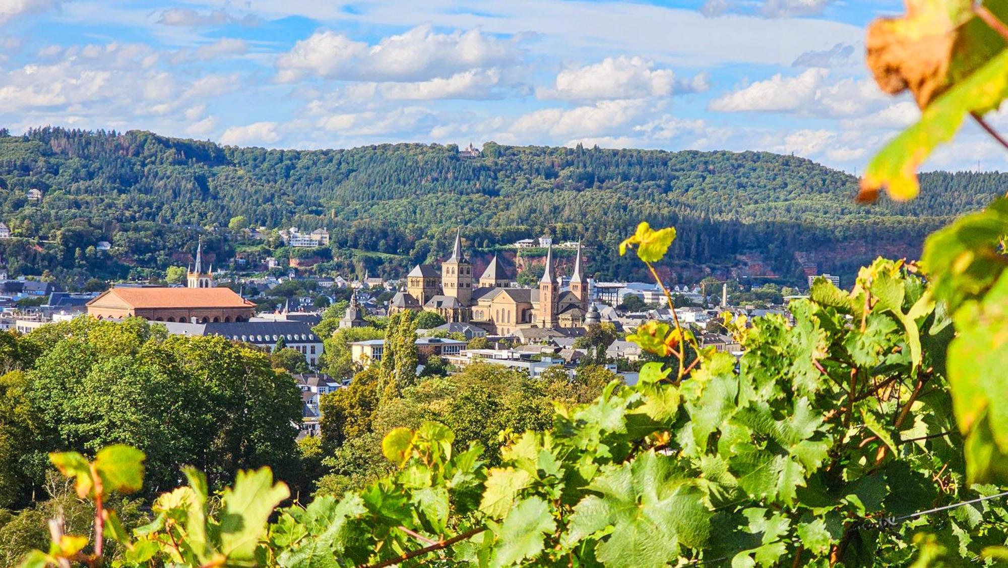 Tweepersoonskamer met Balkon en Panoramisch Uitzicht op de Stad