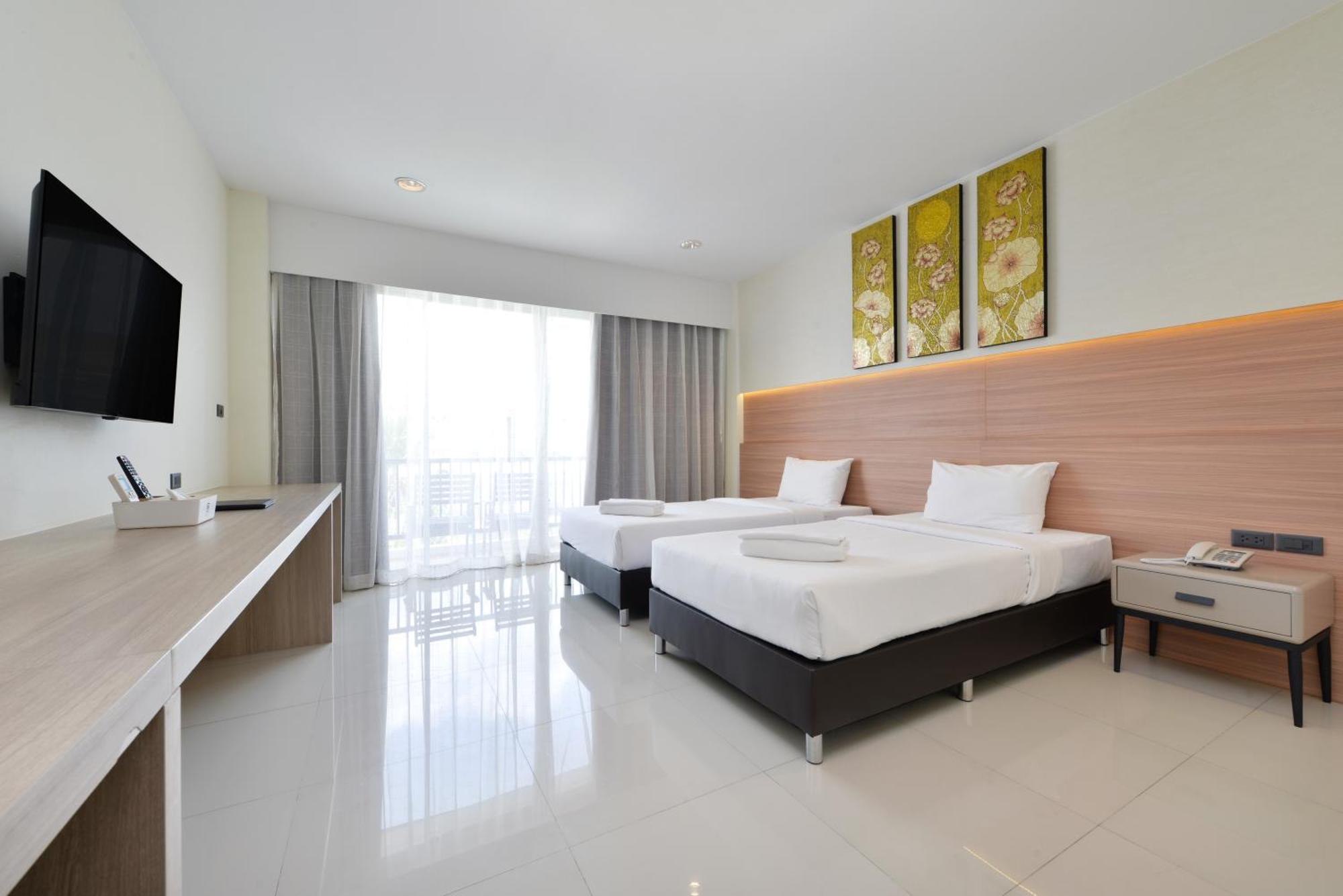 Deluxe Double or Twin Room Pool View
