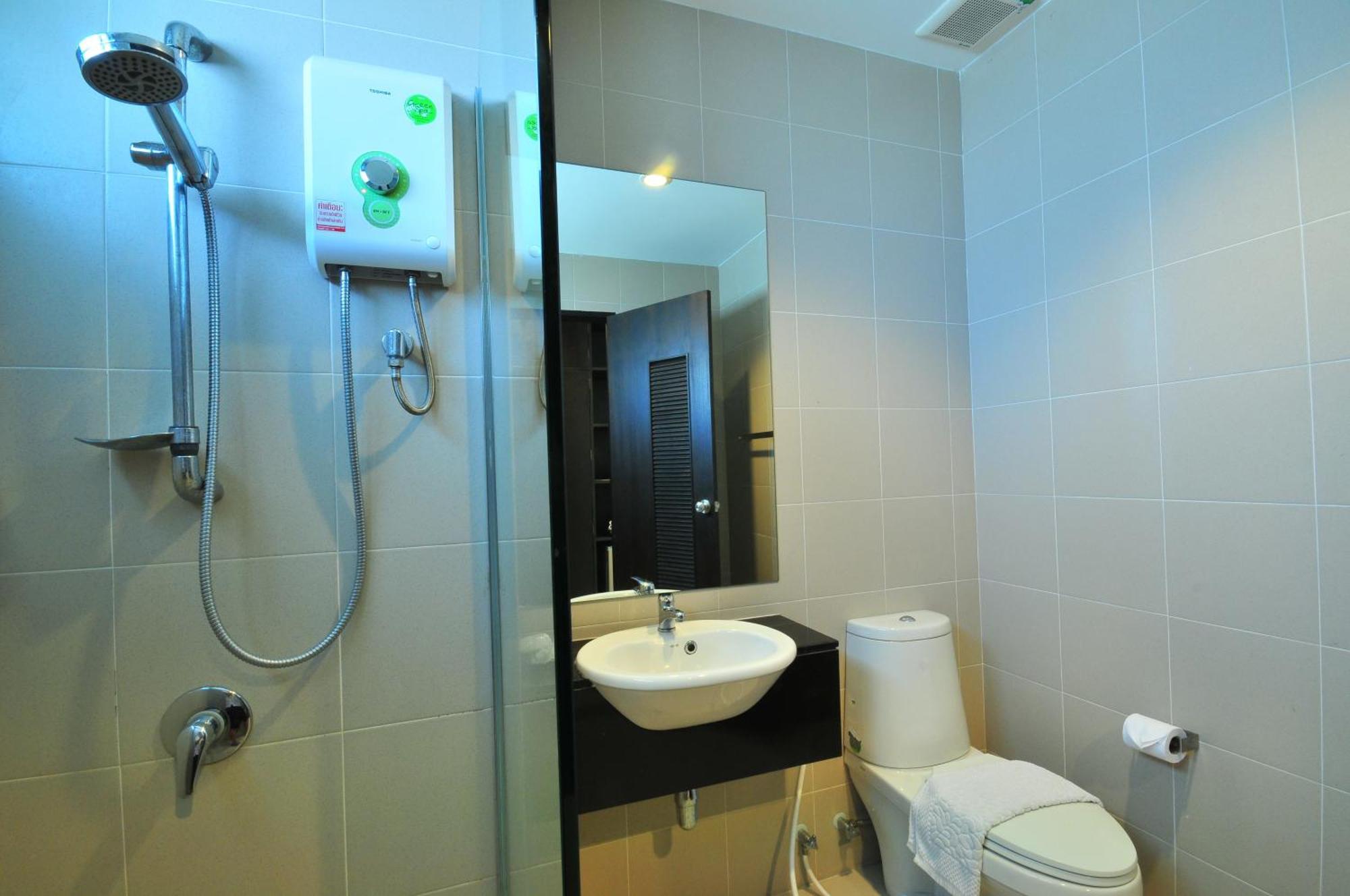 Deluxe Double or Twin Room Pool View
