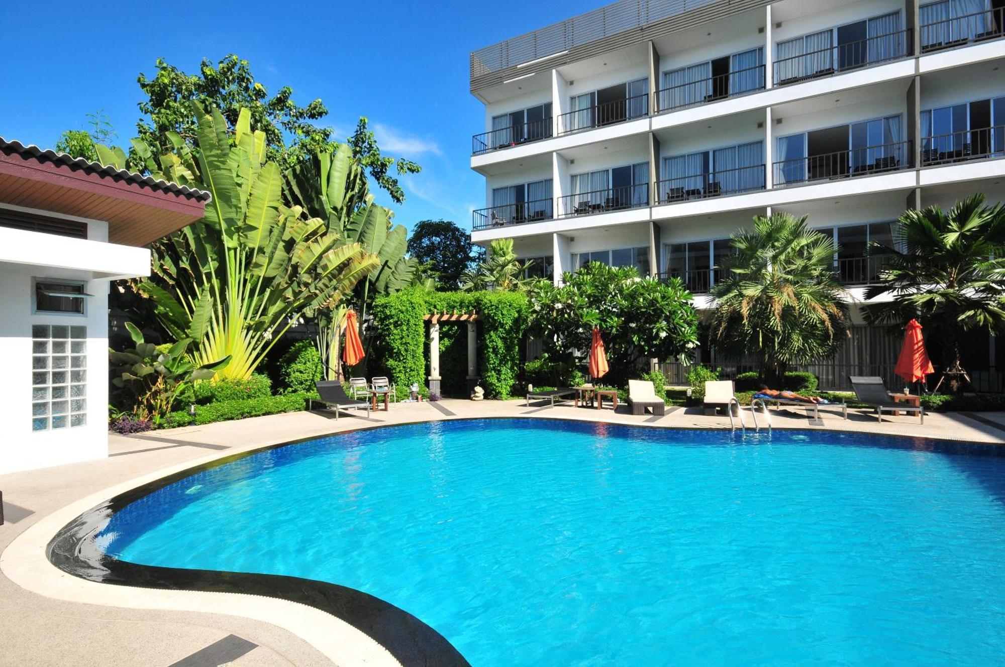 Deluxe Double or Twin Room Pool View