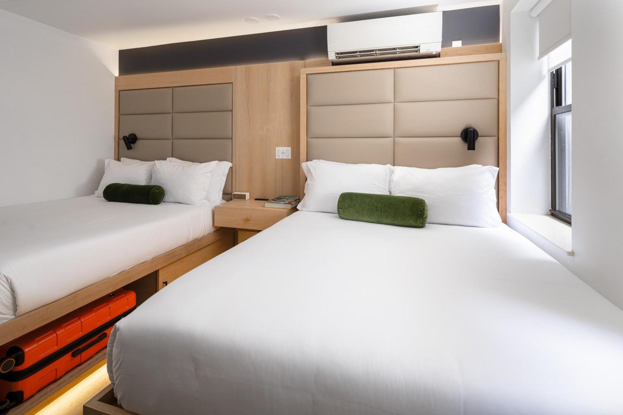 Standaard Kamer met 2 Queensize Bedden