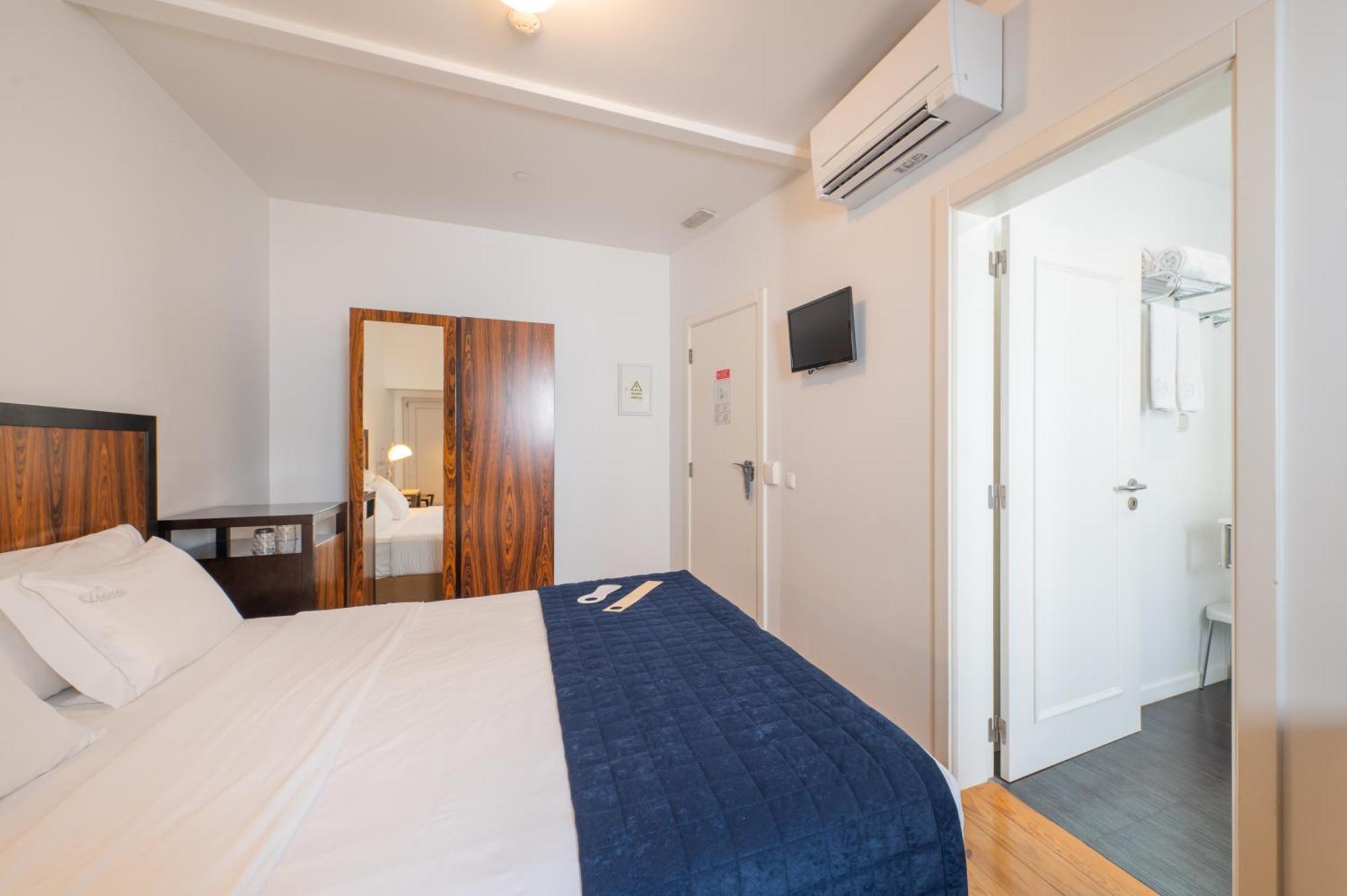 Tweepersoonskamer met Tweepersoonsbed en Uitzicht op het Hotel