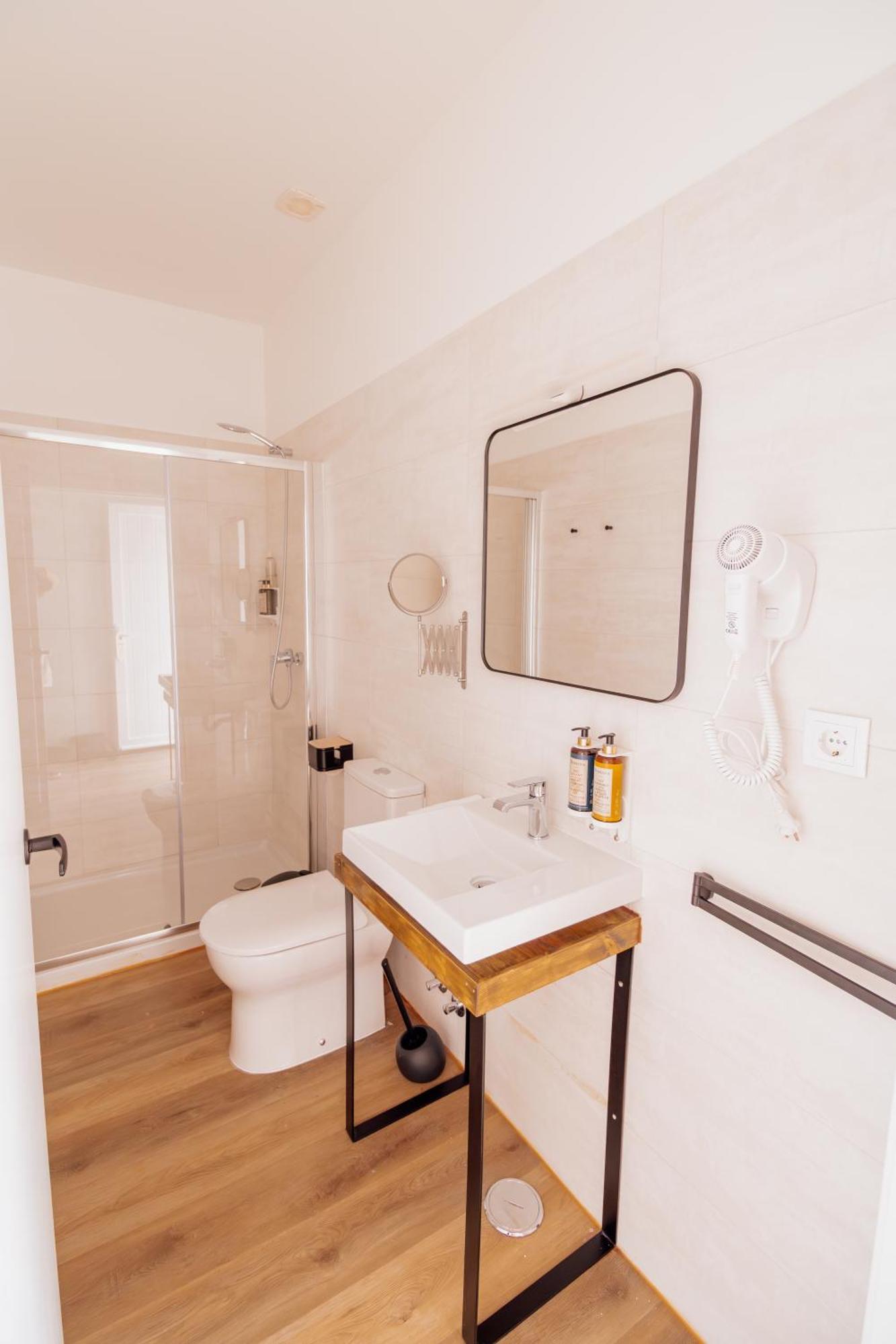 Double Room Private Bathroom
