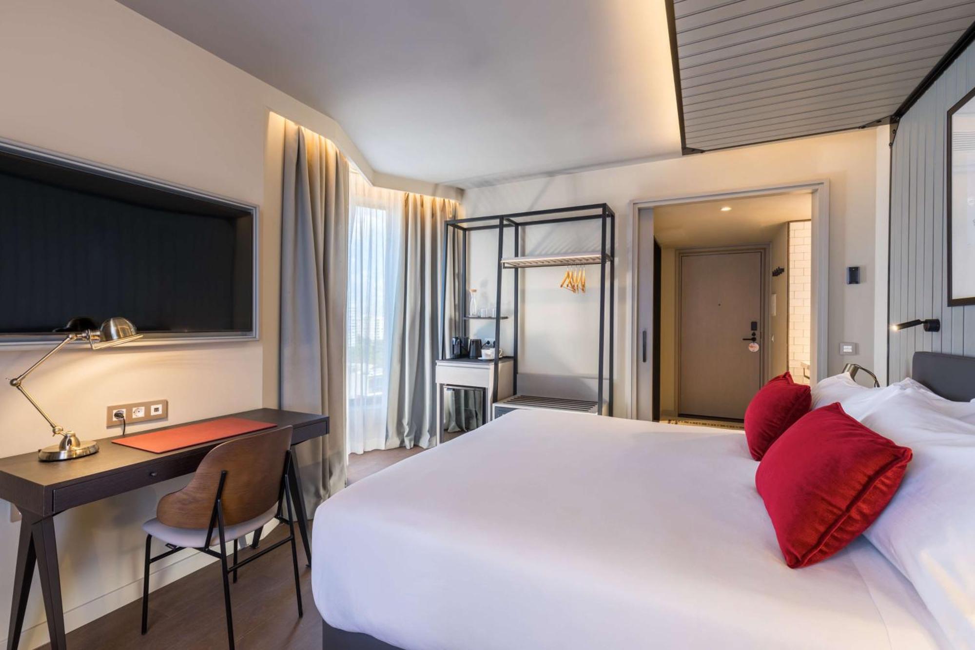 Premium Corner King Room