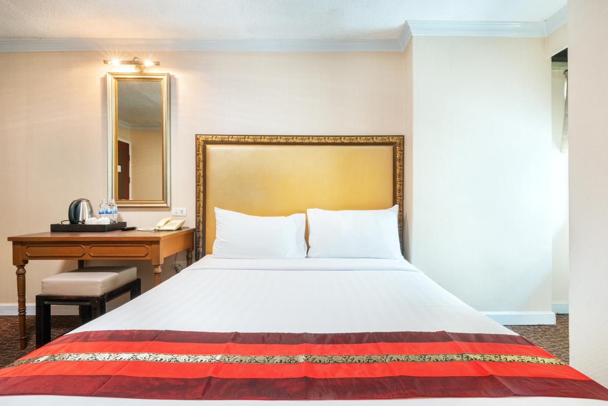 Deluxe Double or Twin Room