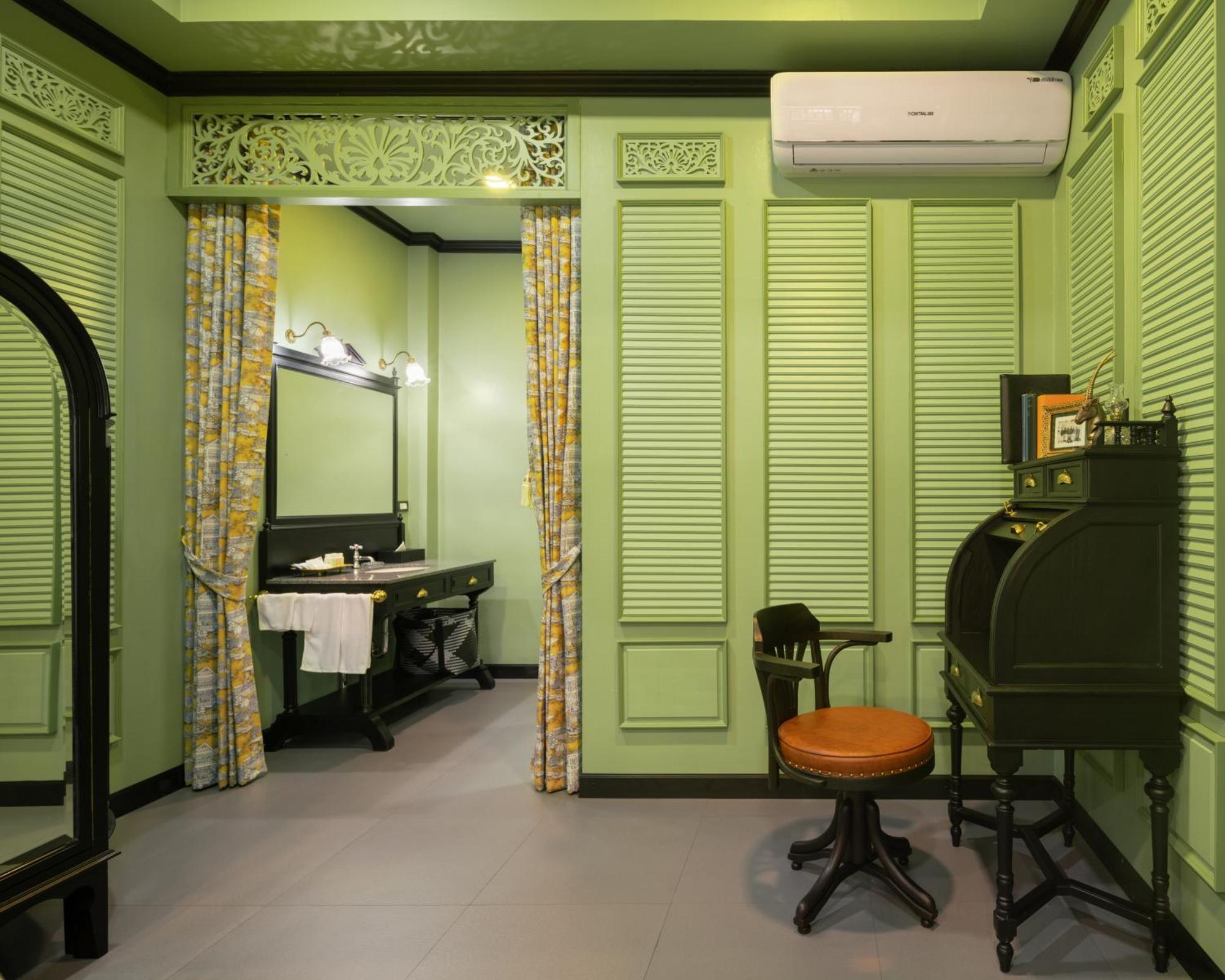 Deluxe Suite