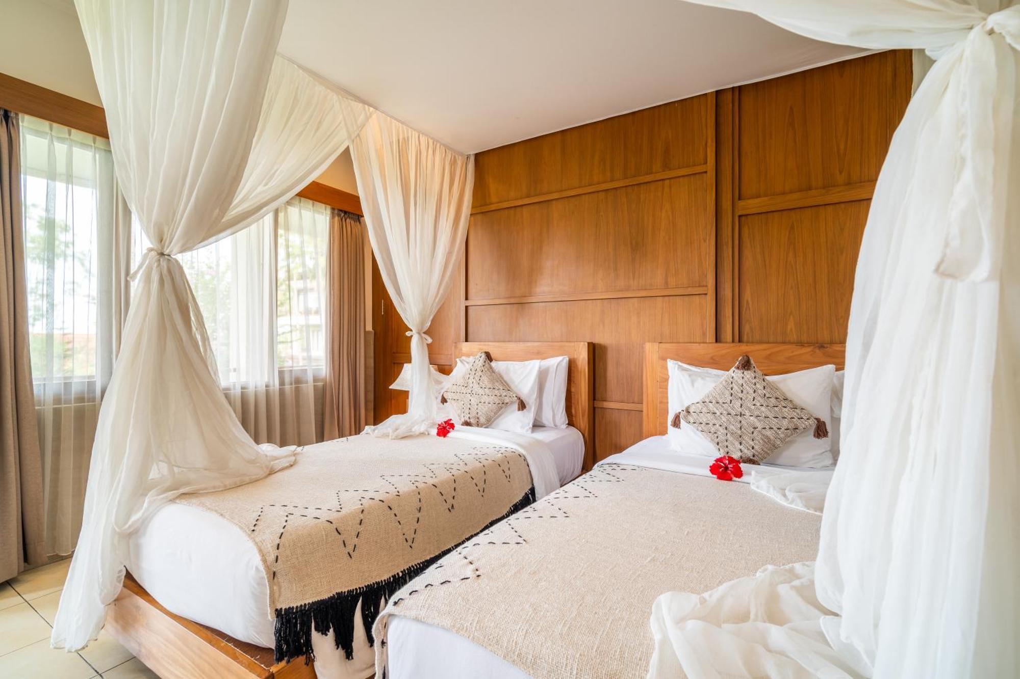 Deluxe Double or Twin Room Benefit