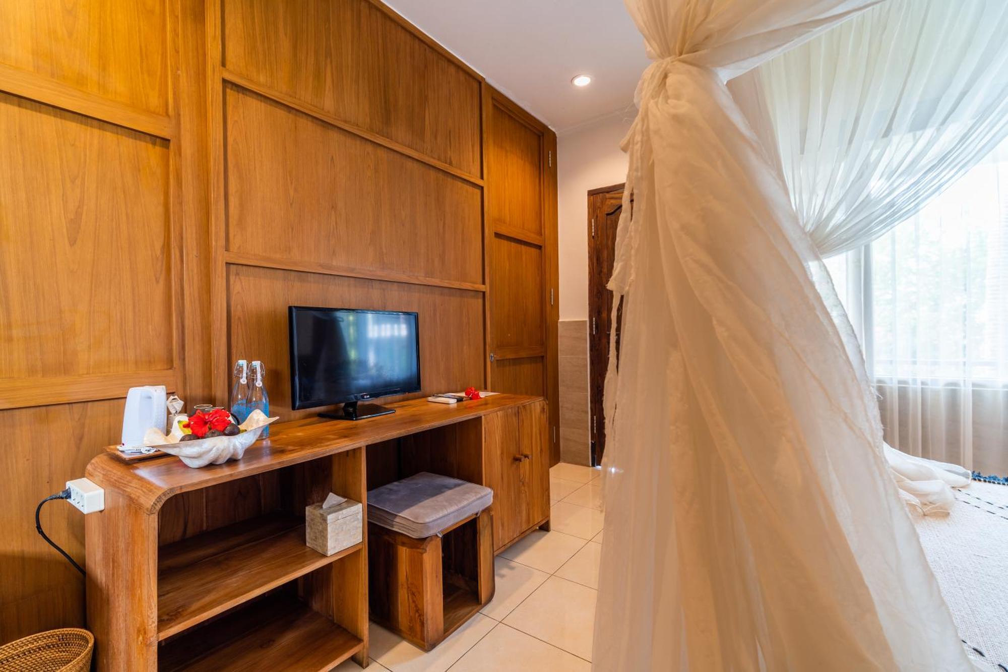 Deluxe Double or Twin Room Benefit