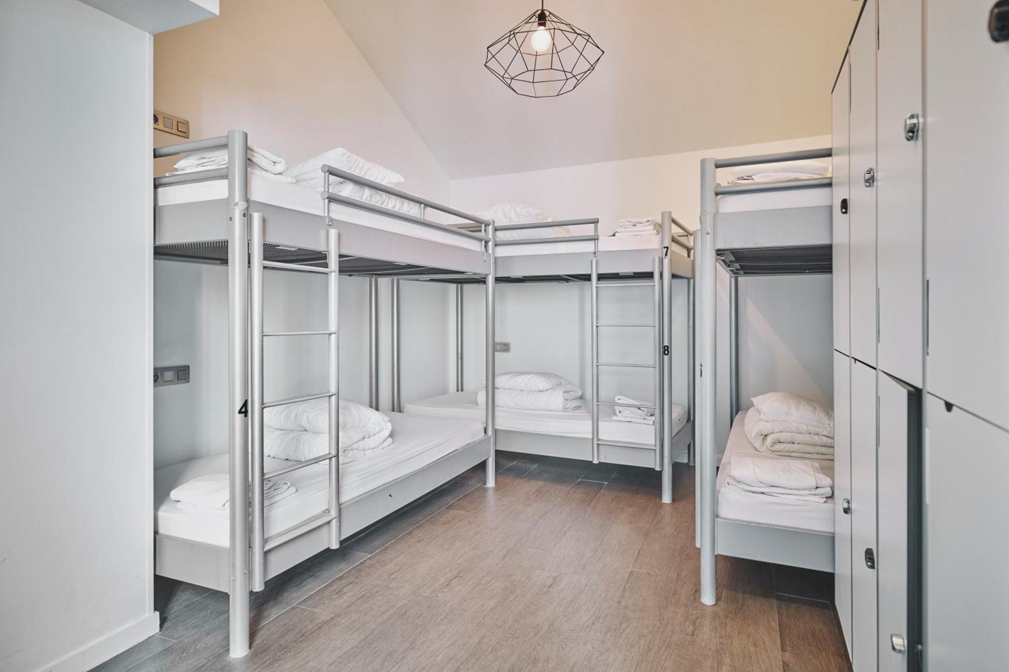Bed in een Gemengde Slaapzaal met 10 Bedden