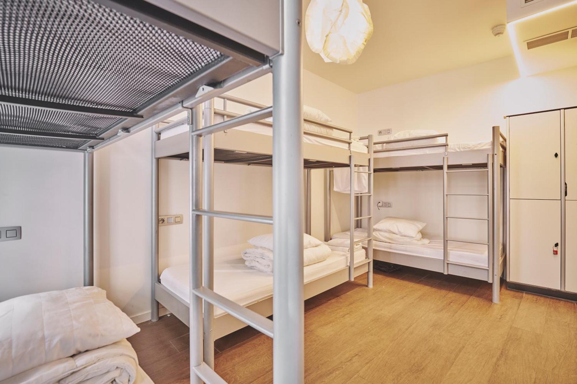 Bed in een Gemengde Slaapzaal met 6 Bedden