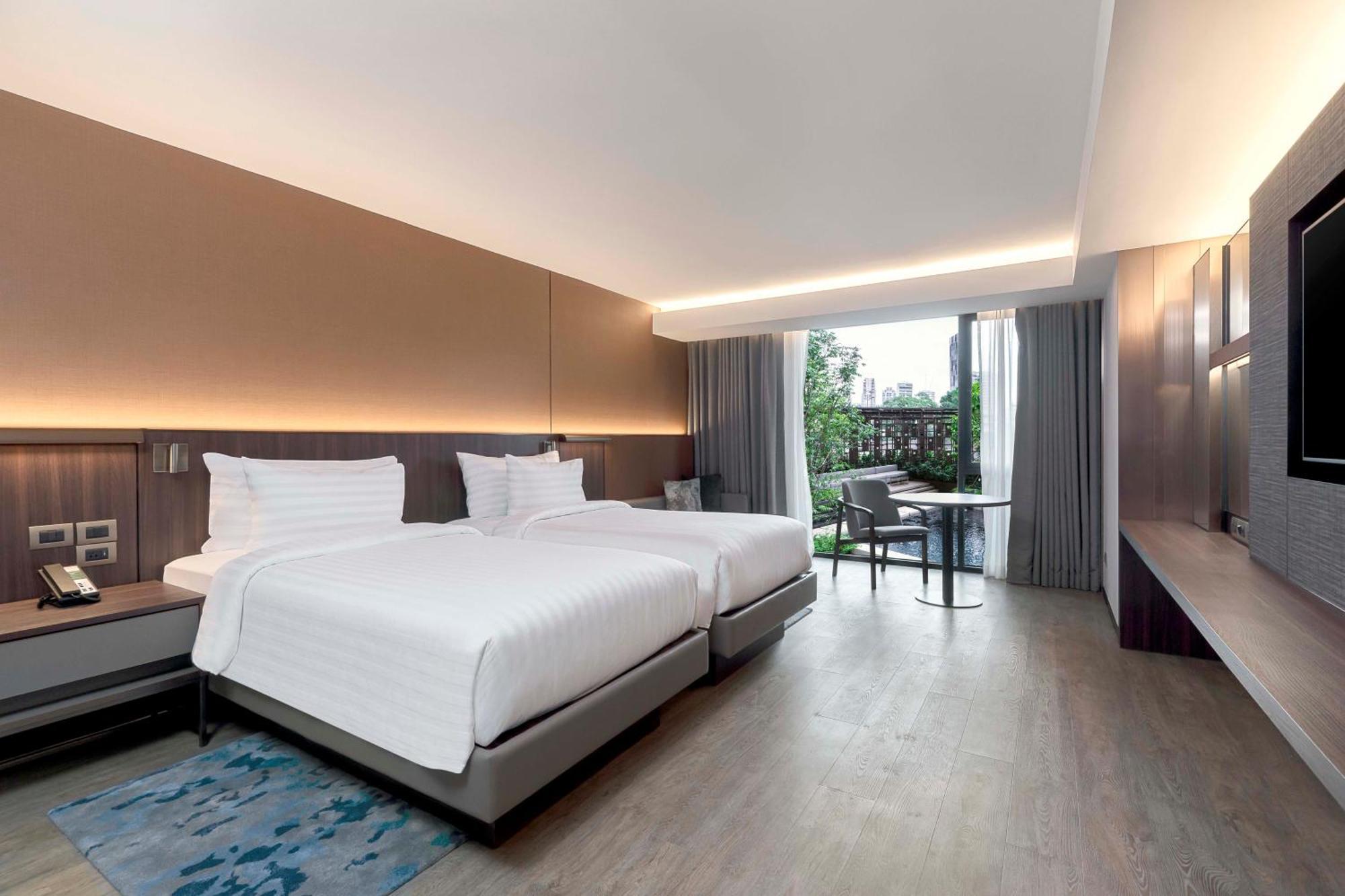 Premier Pool View Twin Room