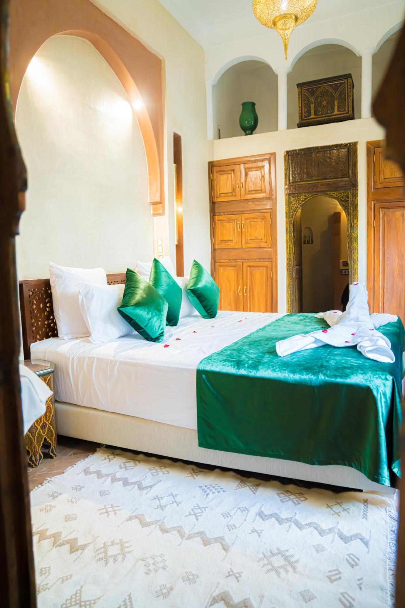 Kamer met Kingsize Bed en Uitzicht op de Tuin