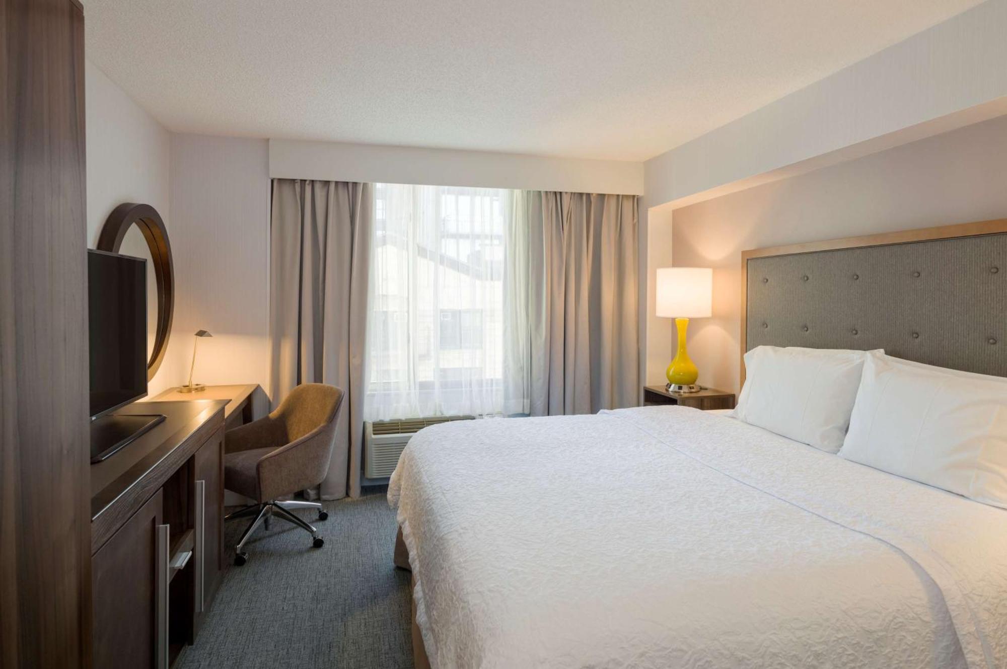 Kamer met Kingsize Bed en Uitzicht op de Stad
