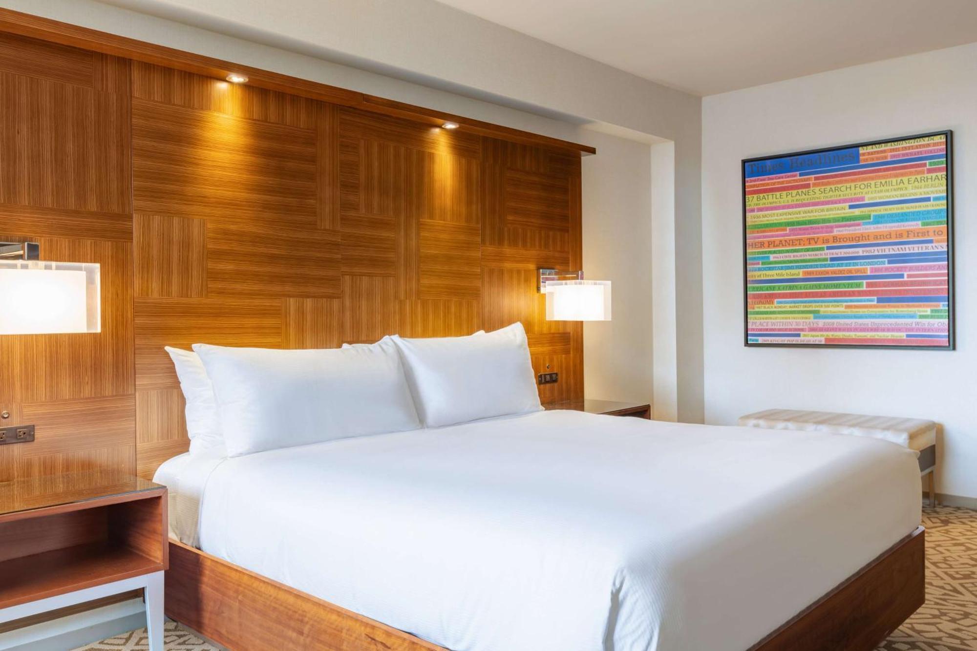 Corner King Room with Street View - High Floor