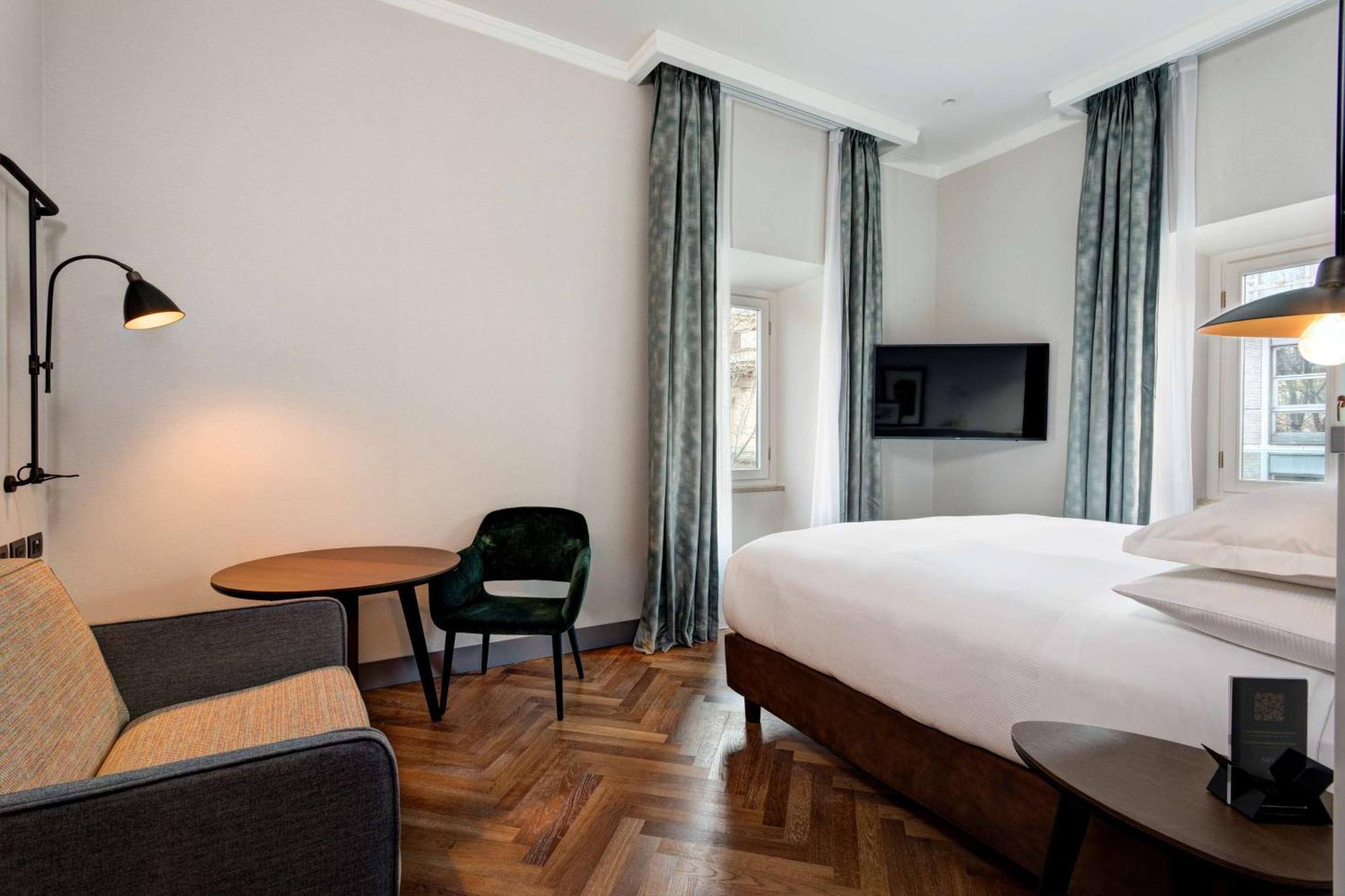 Kamer met Kingsize Bed - Geschikt voor Gasten met een Beperkte Mobiliteit