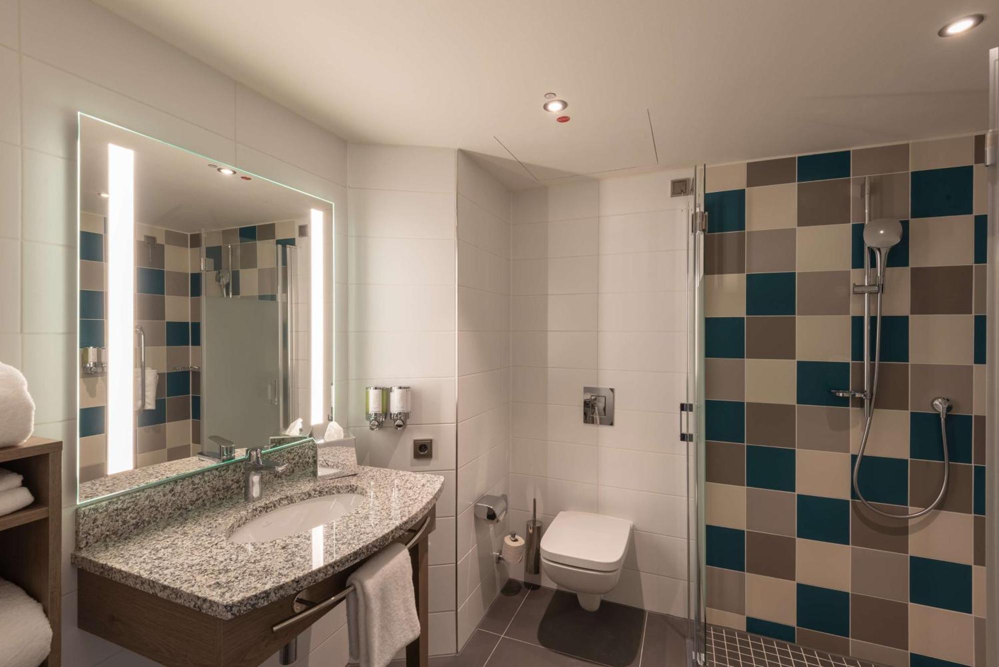 Queen Room - Accessible,1552475614:JPEG