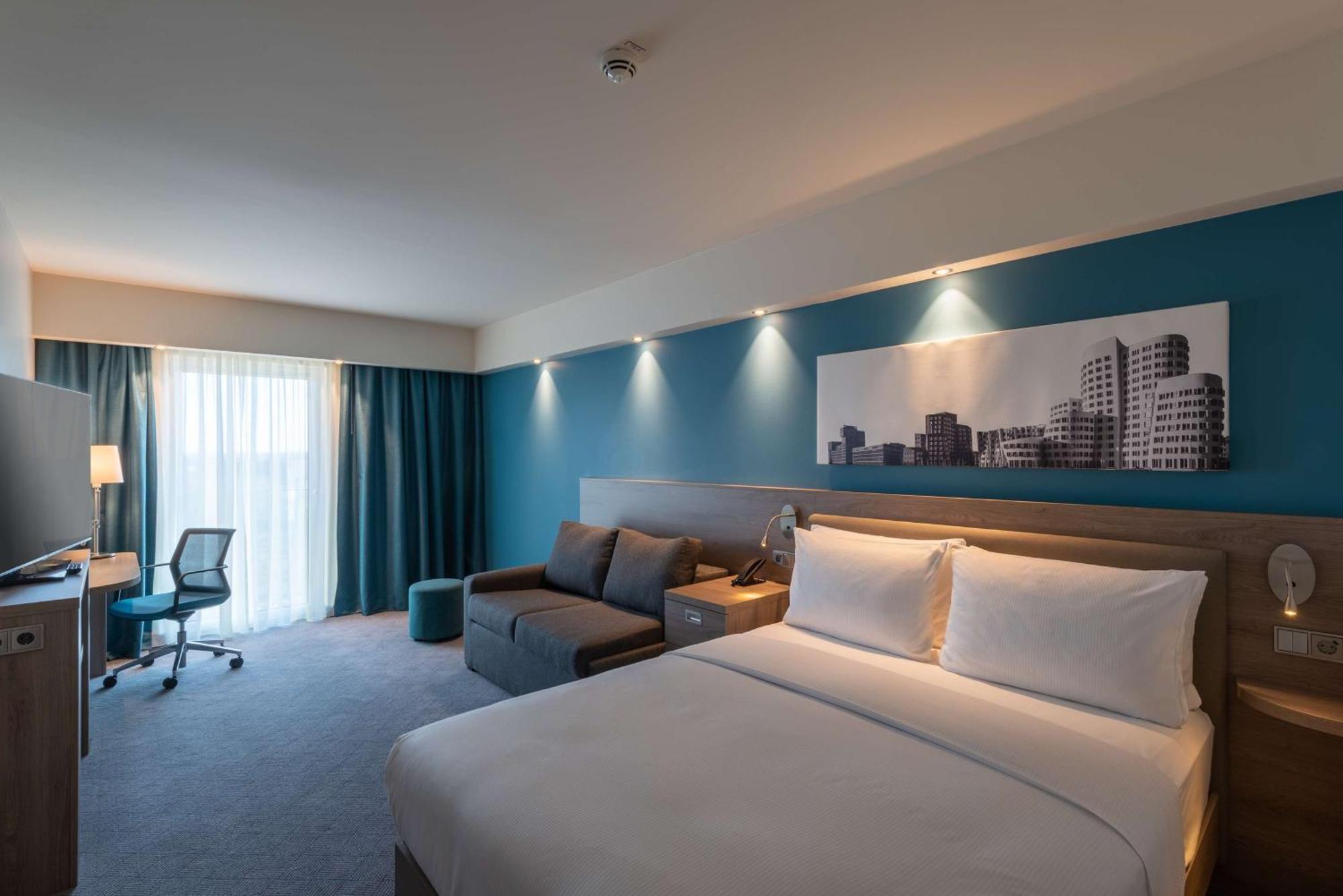 Queen Room with Sofa Bed,1552475596:JPEG