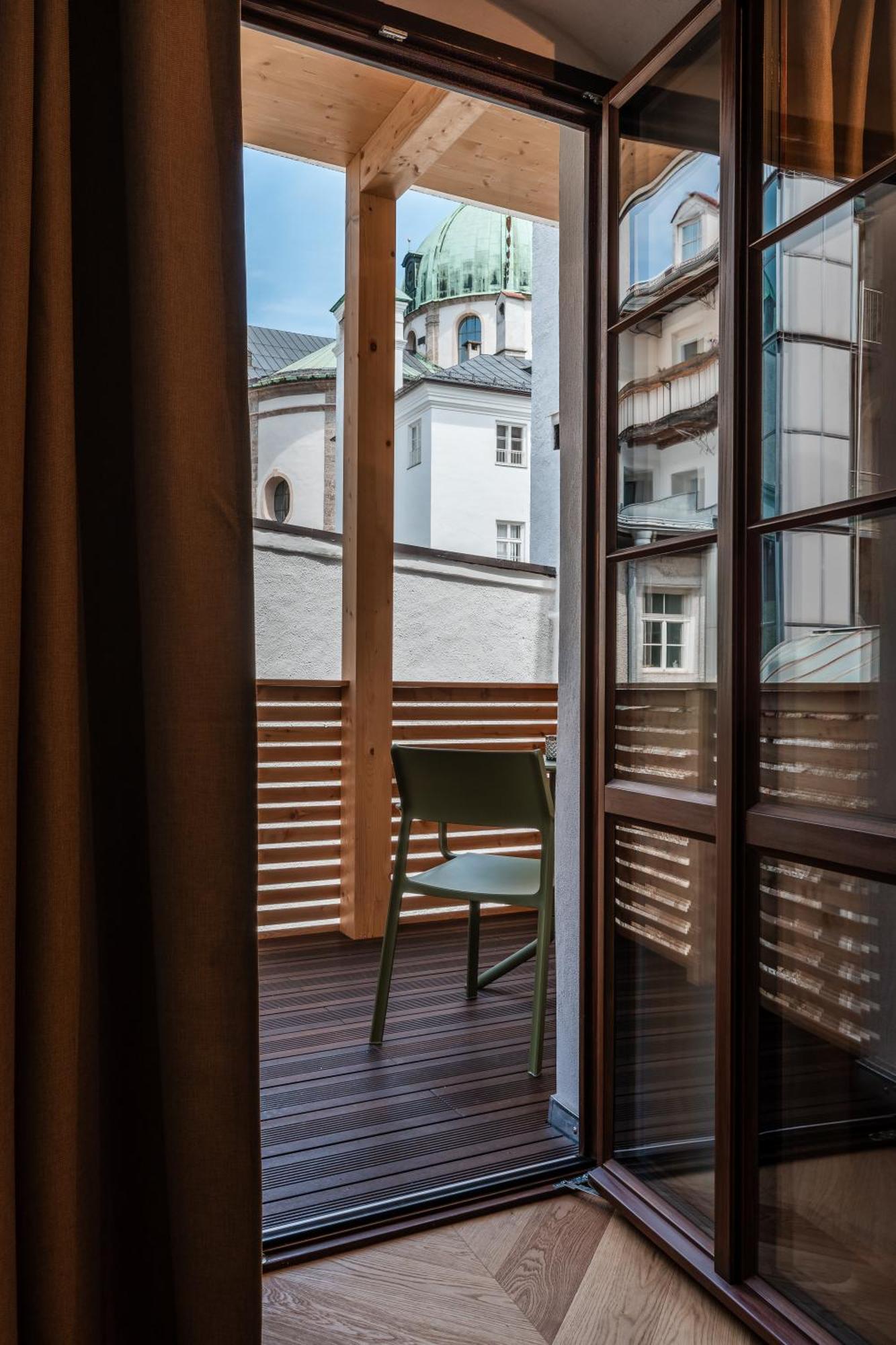 Studio Balcony