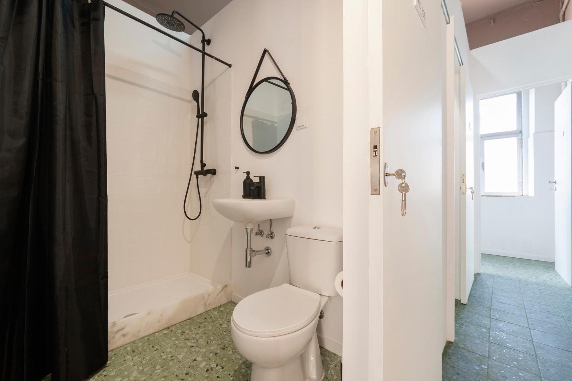 Tweepersoonskamer met een Eigen Externe Badkamer
