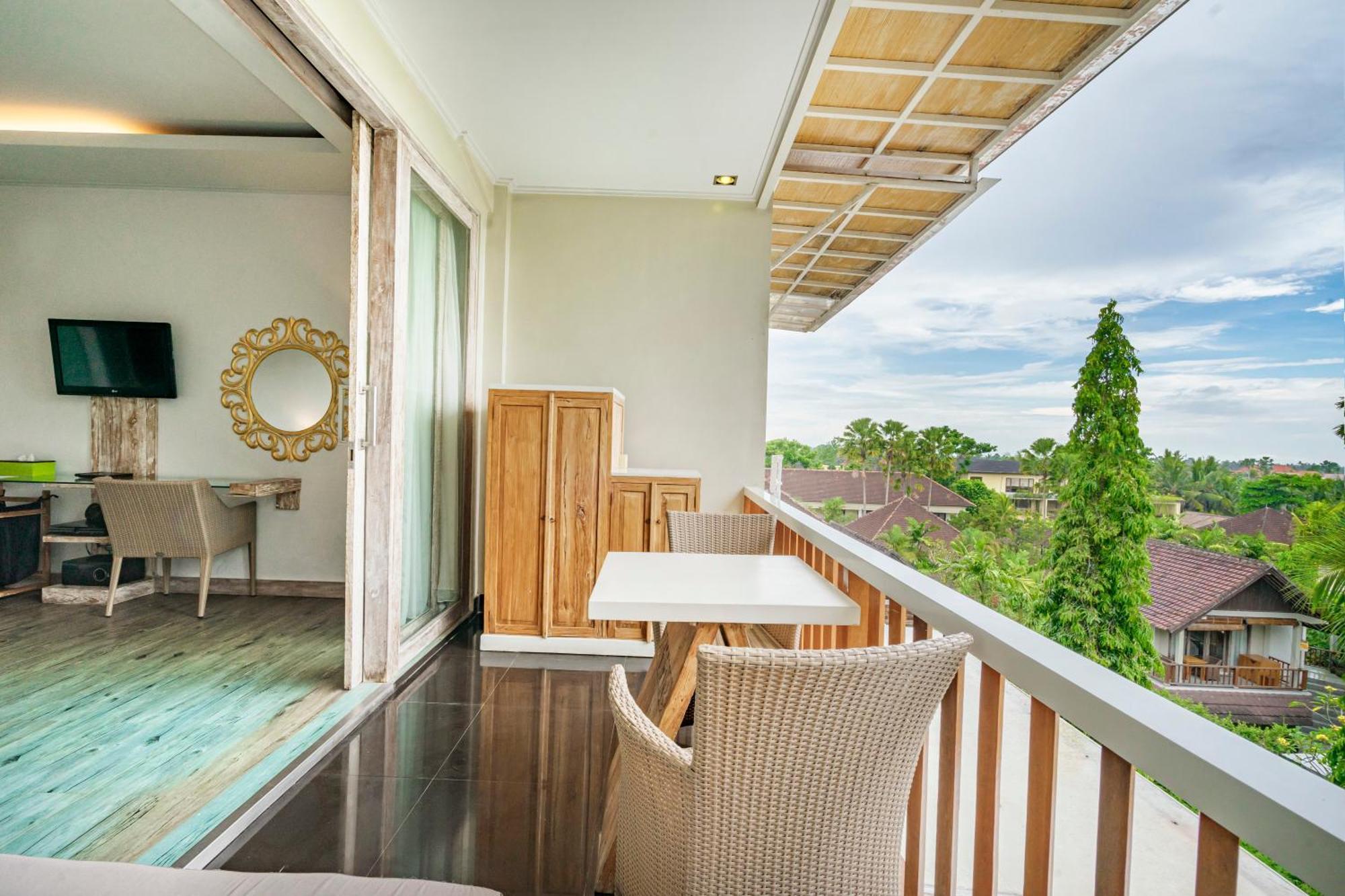 Deluxe Pool View