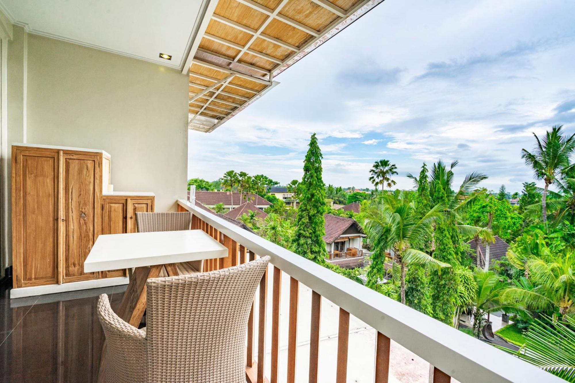 Deluxe Pool View