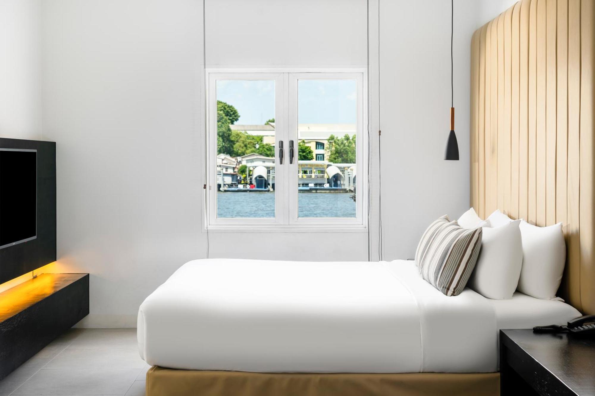 Lilit Riverfront Suite B