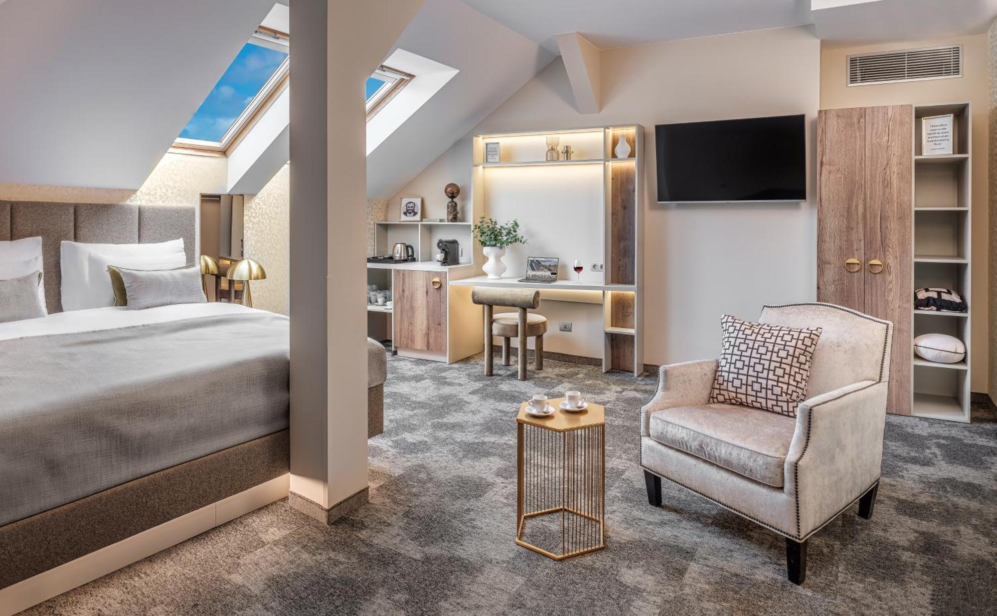 Attic Suite,1559661337:JPEG