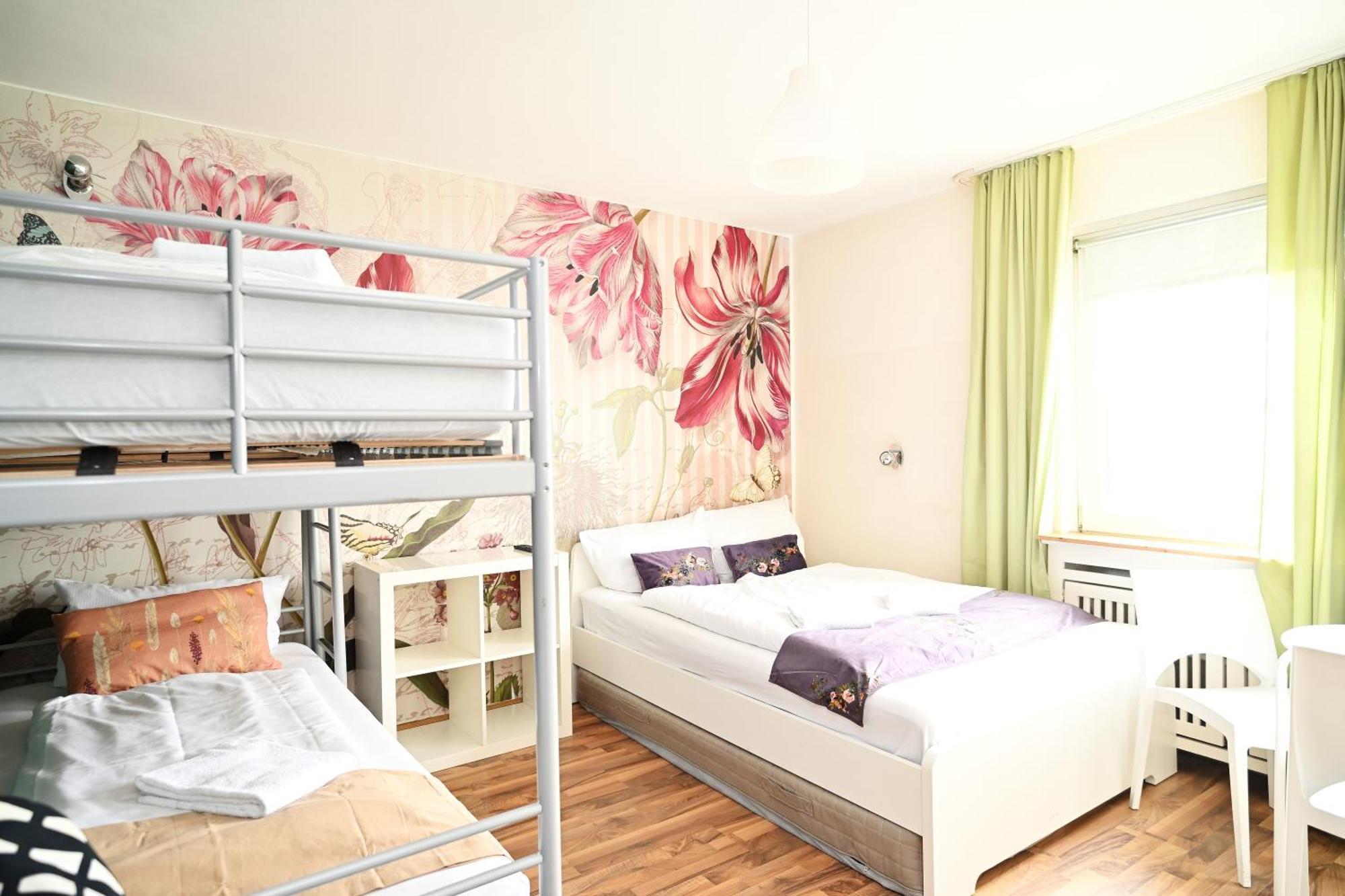 Economy Vierpersoonskamer met Gedeelde Badkamer
