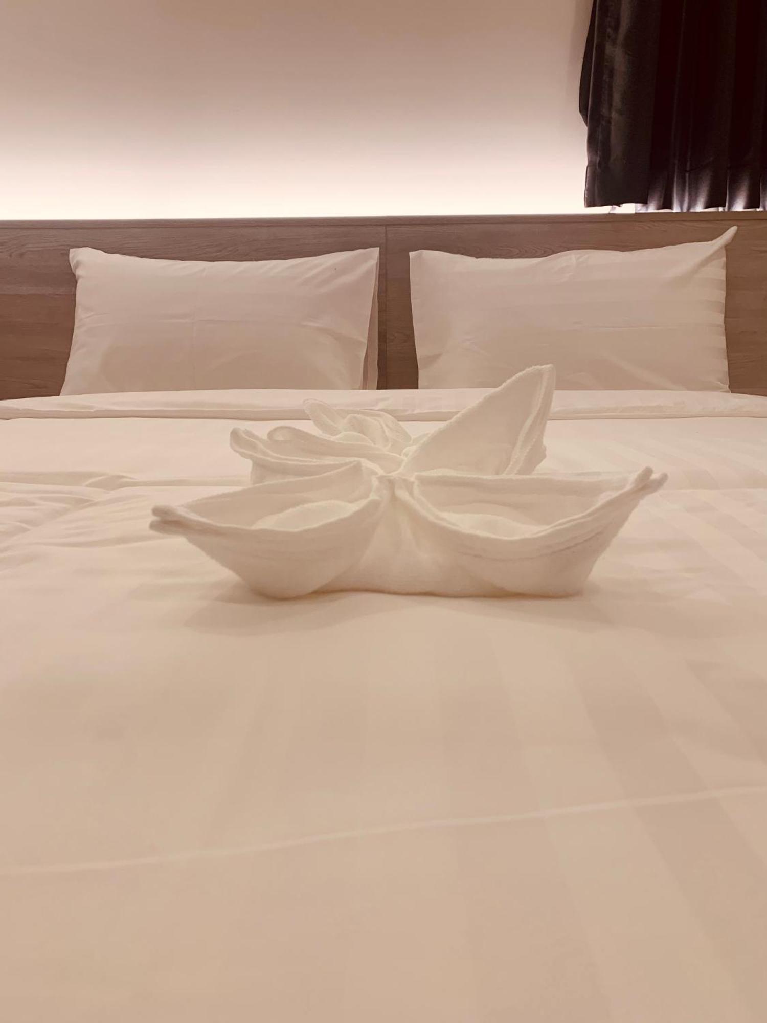 Deluxe Double Room Shower