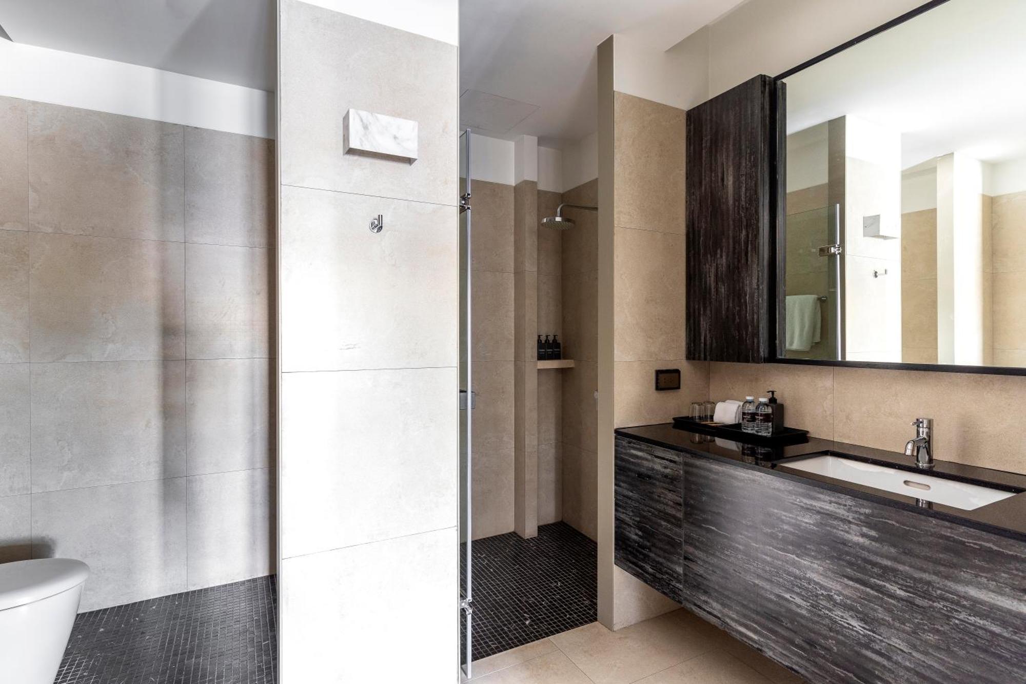 Lilit Riverfront Suite B