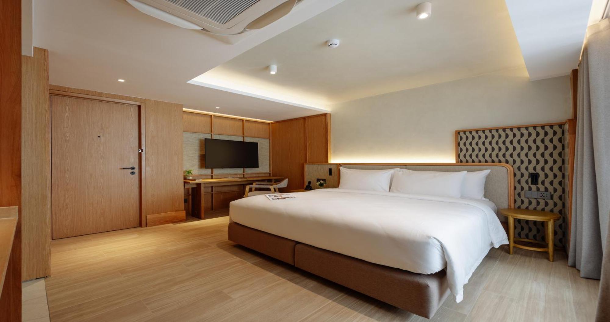Deluxe King Room