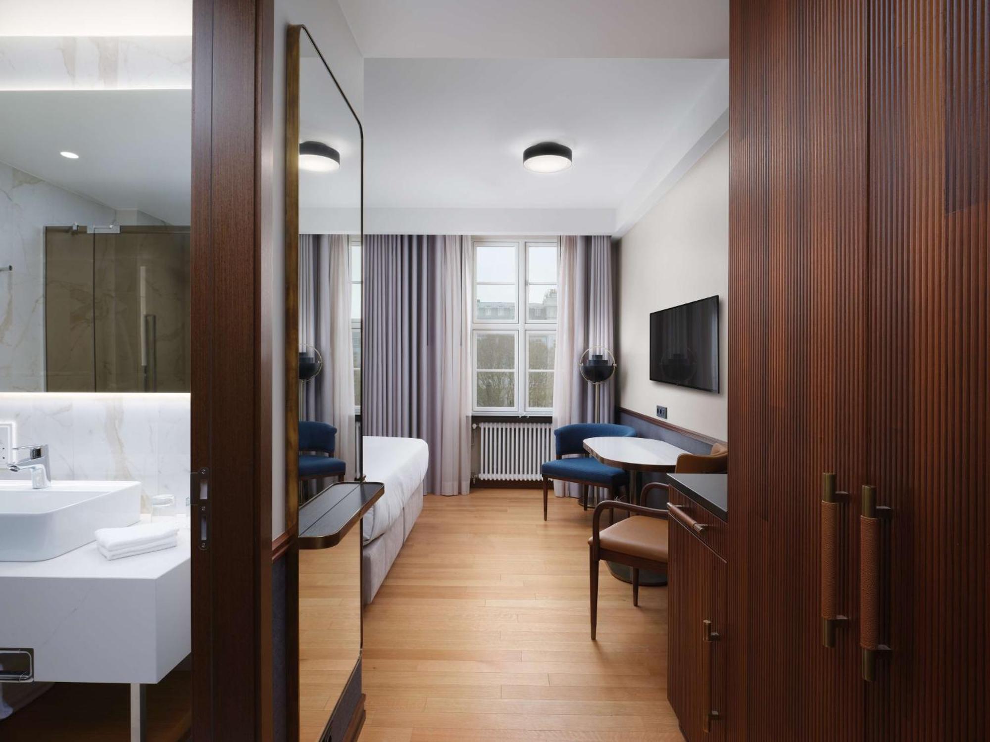 Superior King Room