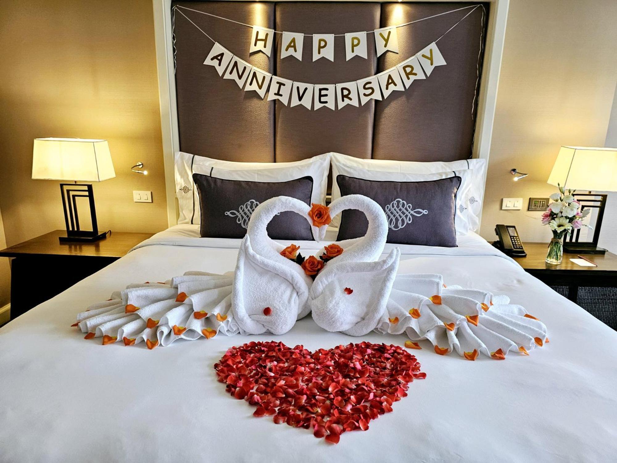 Honeymoon Suite