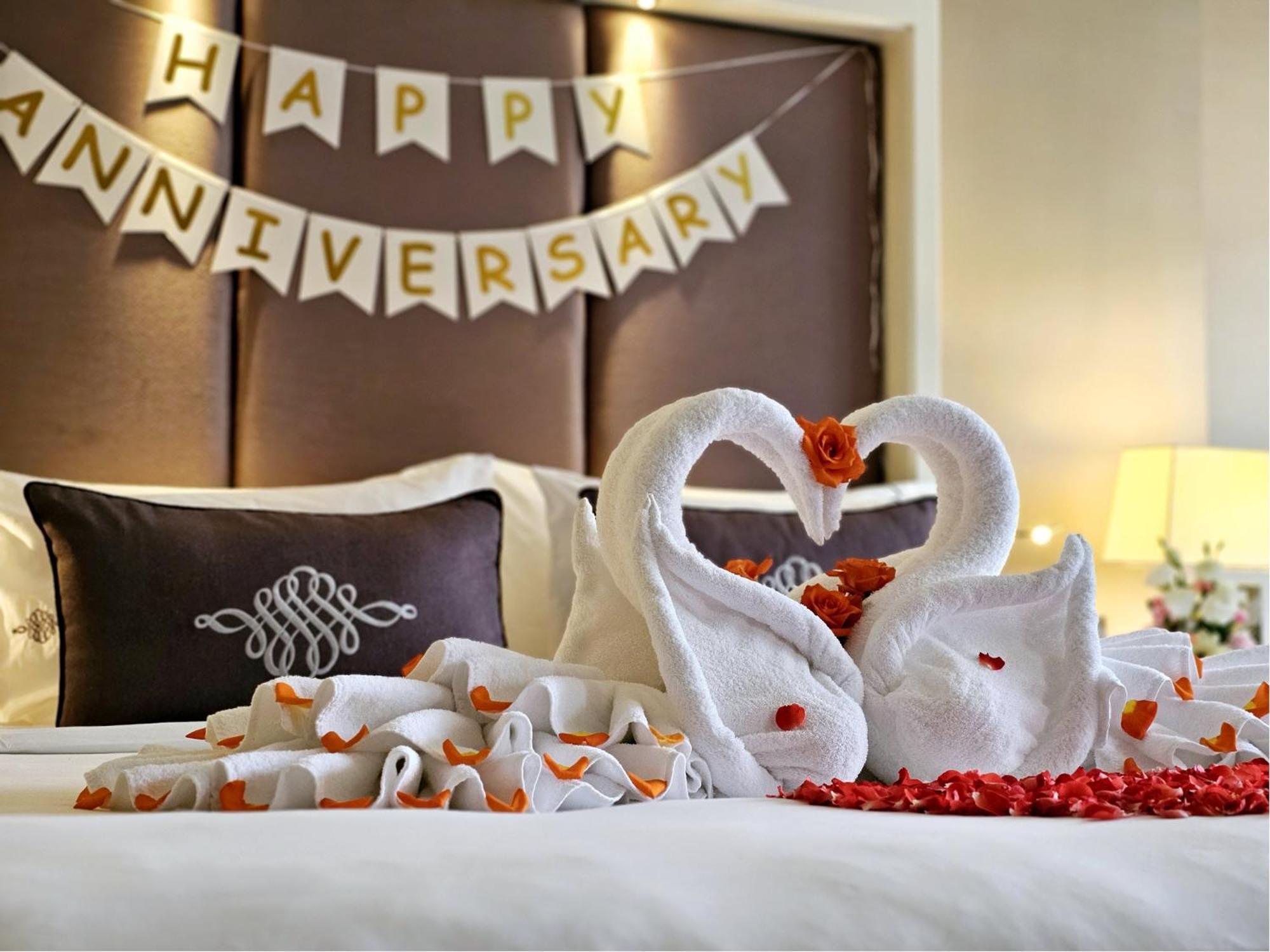 Honeymoon Suite