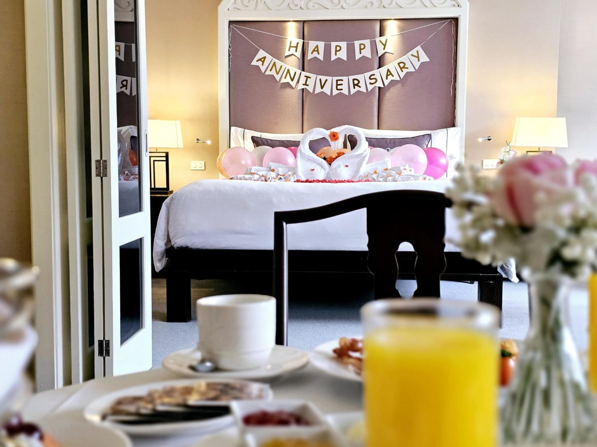 Honeymoon Suite