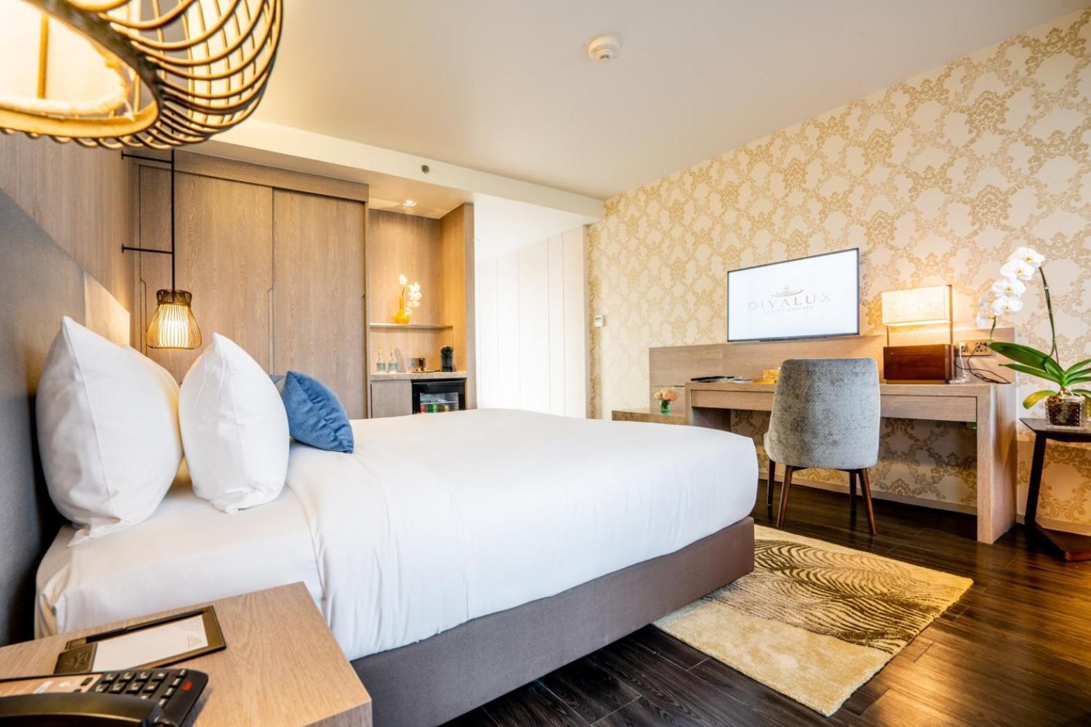Divalux Jacuzzi Suite Room