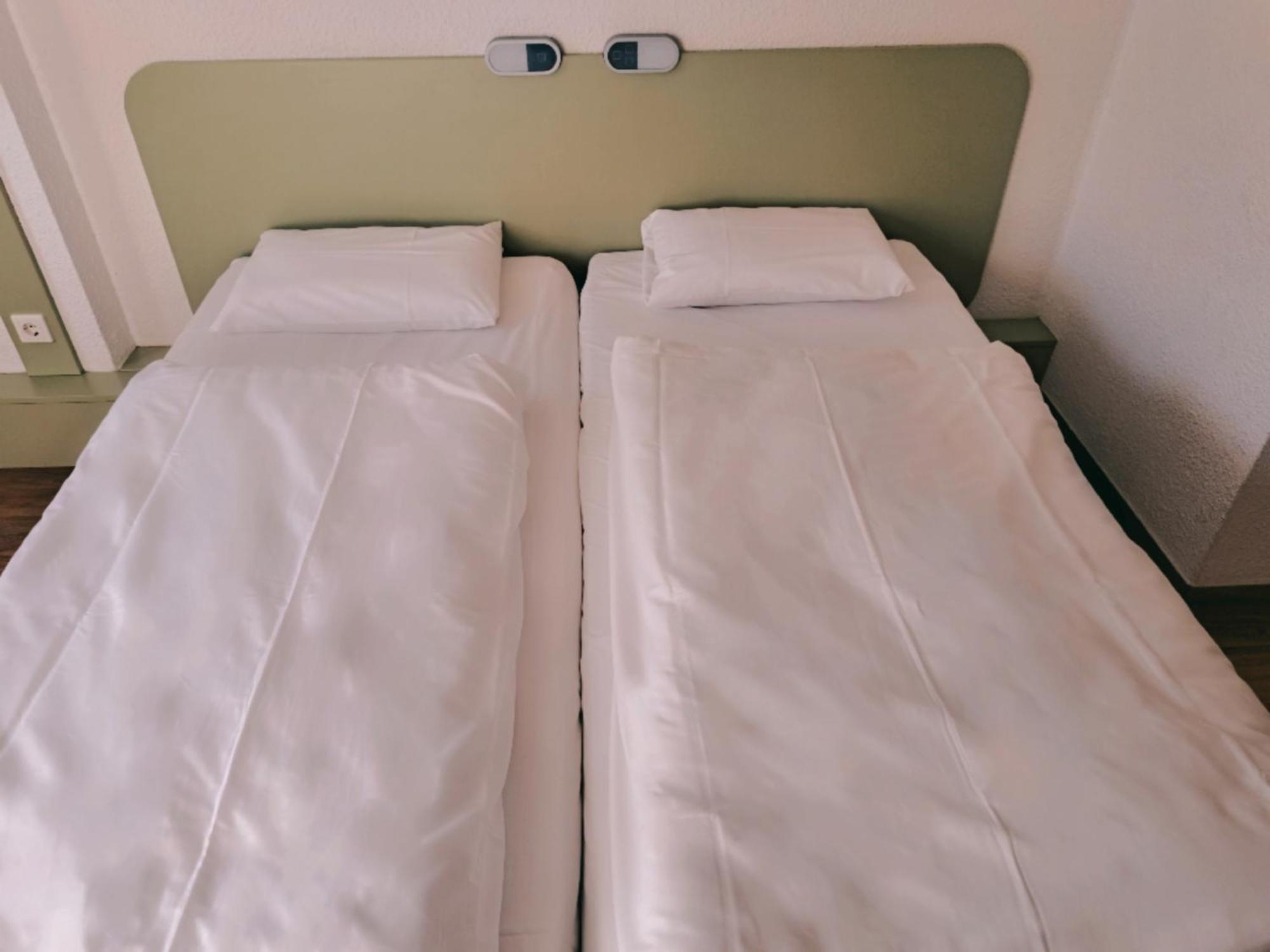 Tweepersoonskamer met 2 Aparte Bedden