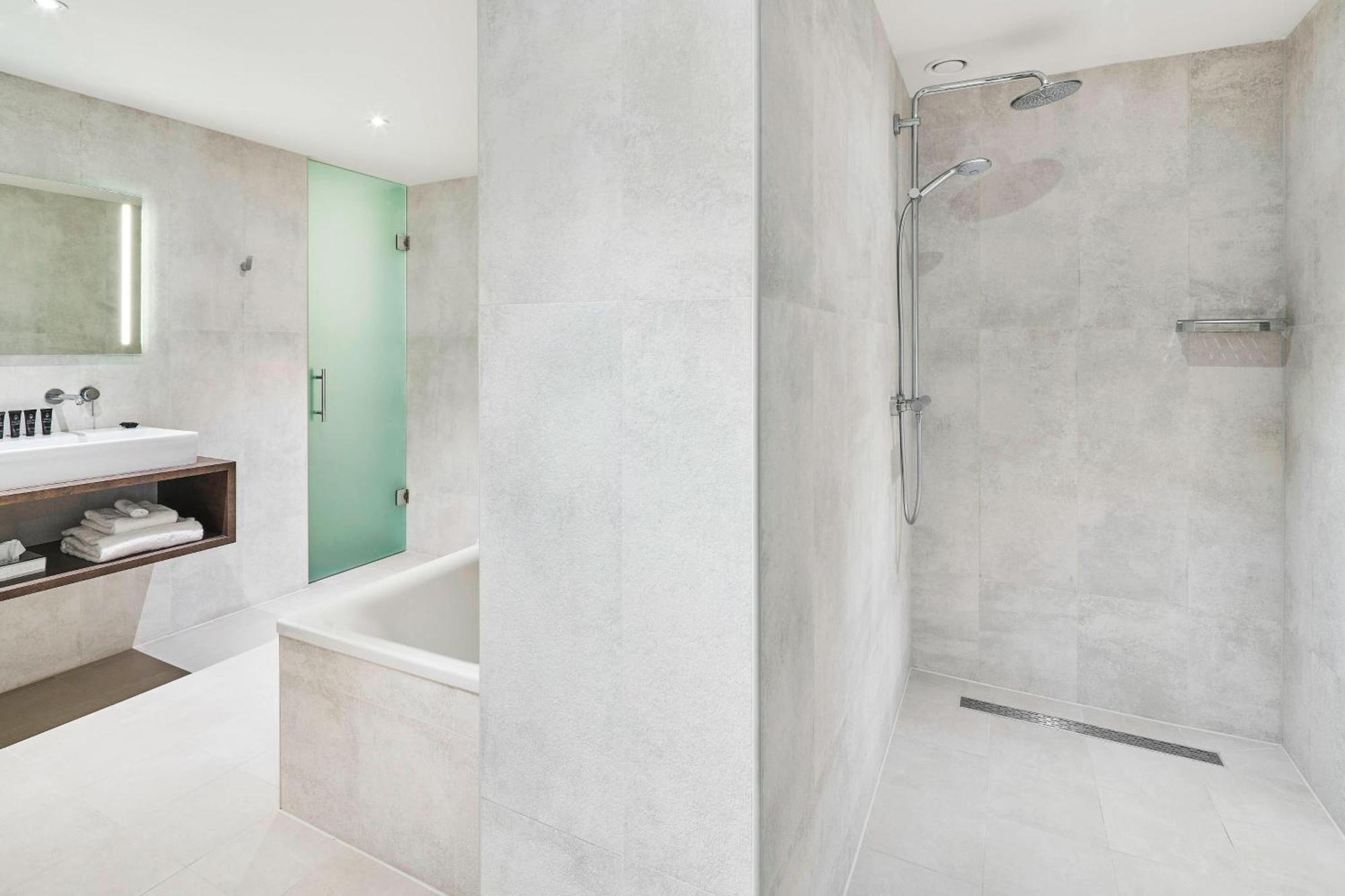 Panoramic King Suite - High Floor,1580221304:JPEG