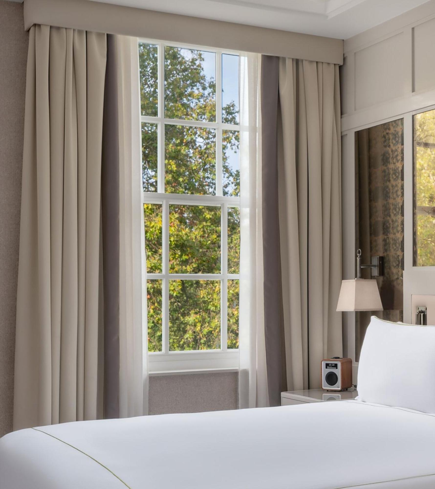 Deluxe Kamer met Kingsize Bed en Uitzicht op het Plein