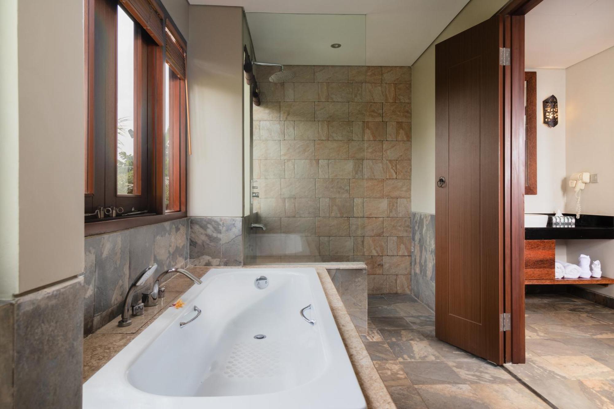Executive Double Room Bath Tub Non-Smoking