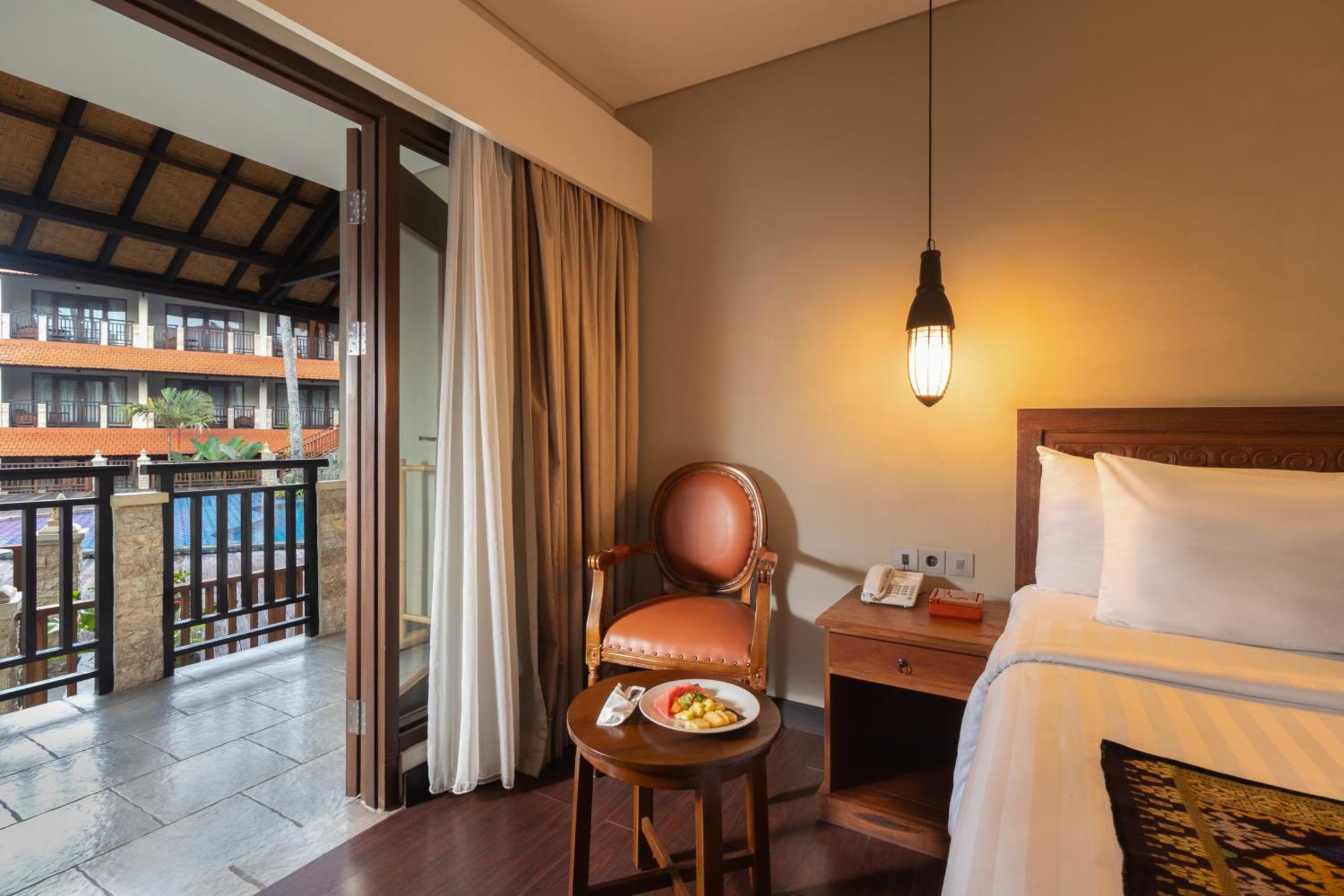 Deluxe Double Room Pool View Bath Tub Non-Smoking