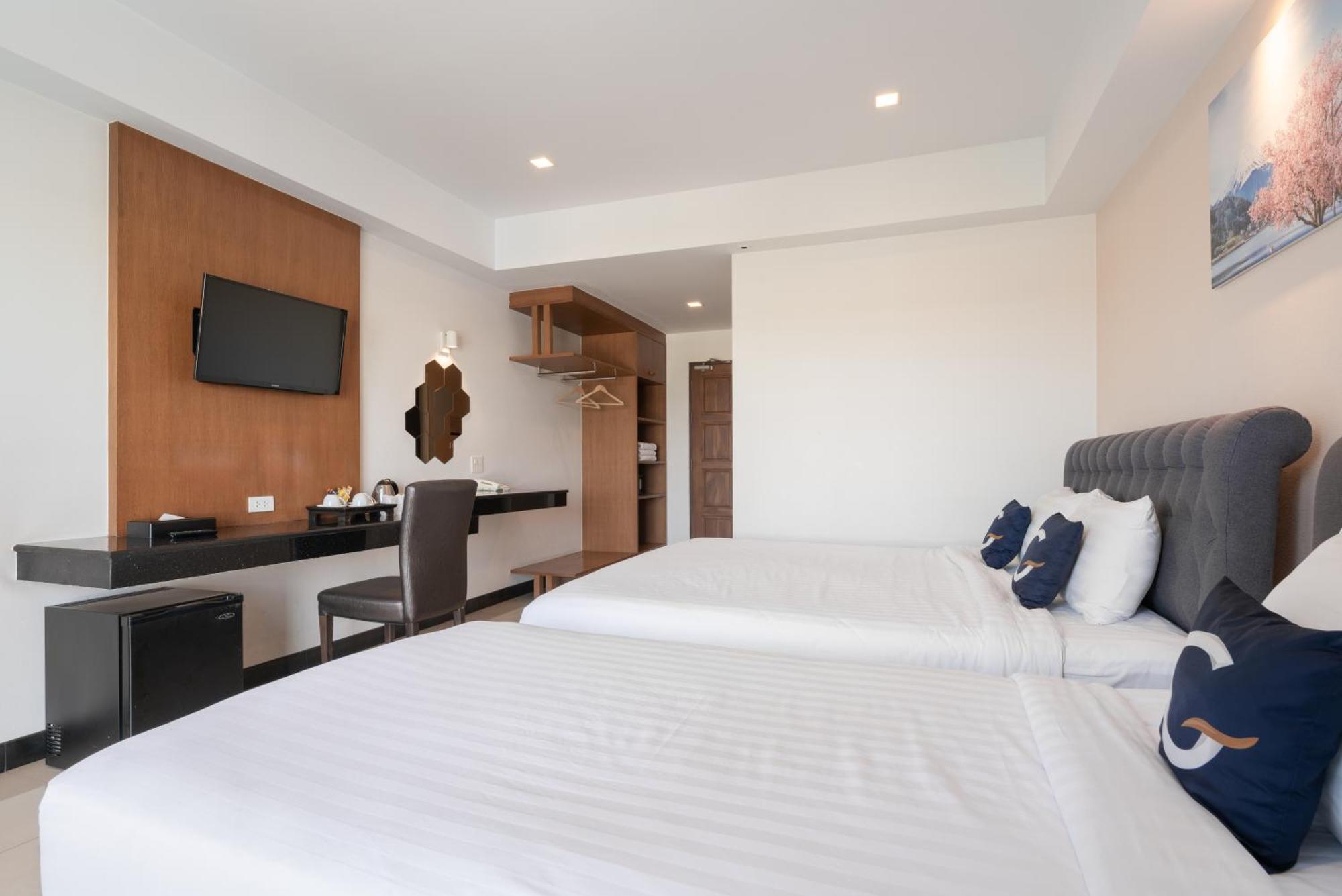 Deluxe Triple Room Balcony