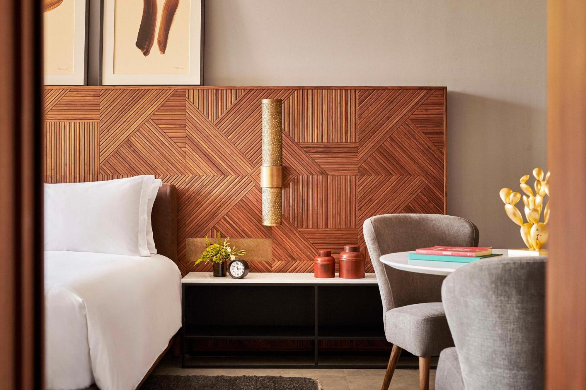 Park Suite met kingsize bed en uitzicht op de bergen